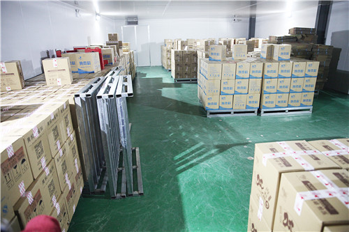 黃燜雞醬料廠家,車間倉(cāng)庫(kù)一角